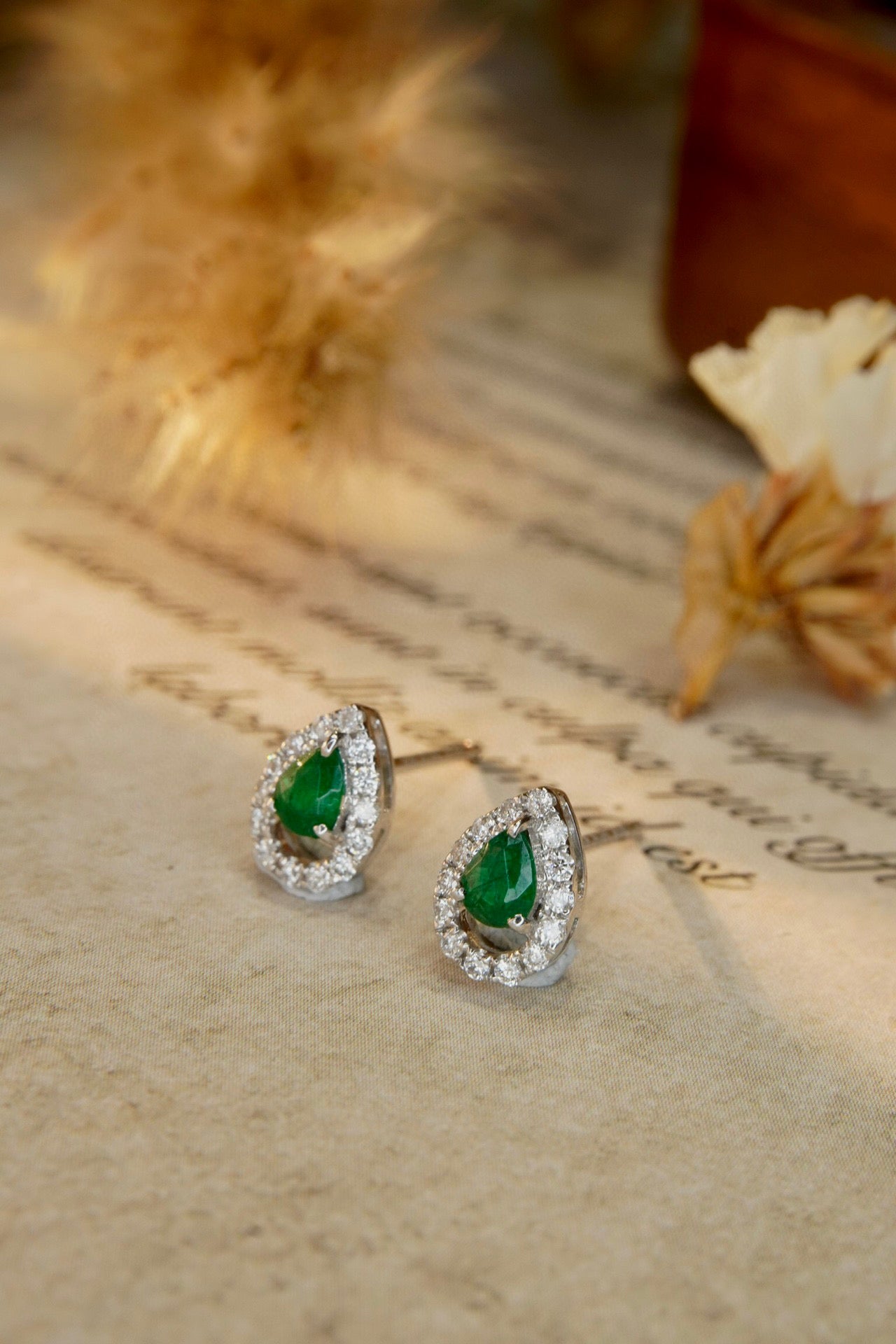 Classic 18K Solid Gold Genuine Emerald Diamond Stud Earrings