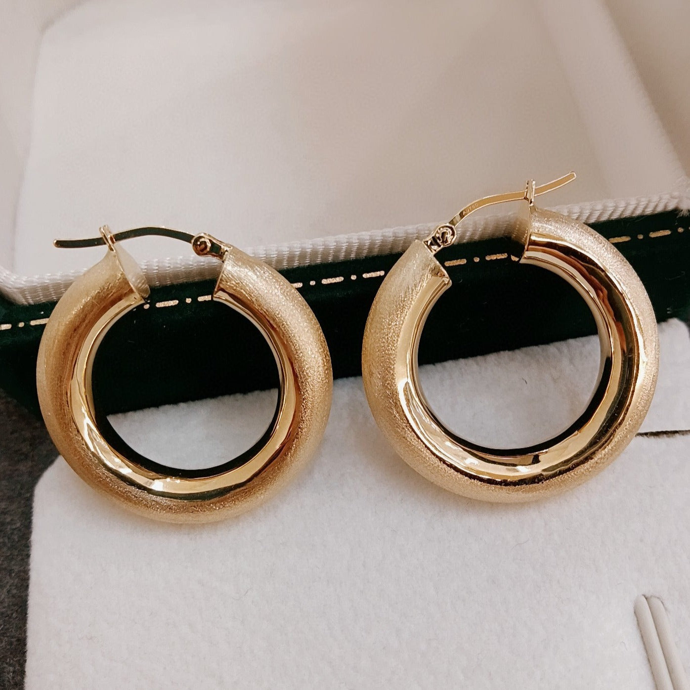 Vintage 18K Solid Gold Round Circle Hoop Earrings