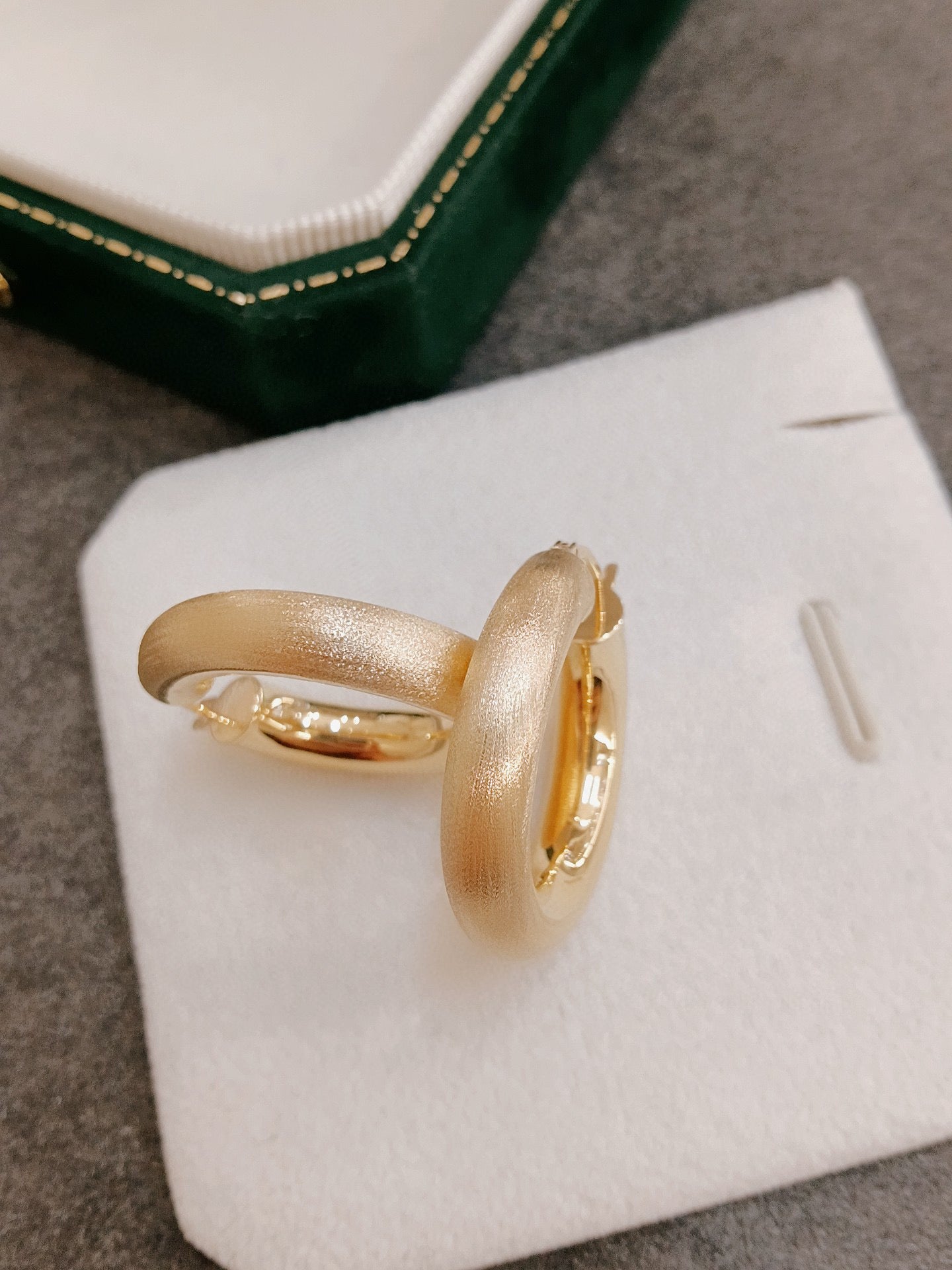 Vintage 18K Solid Gold Round Circle Hoop Earrings