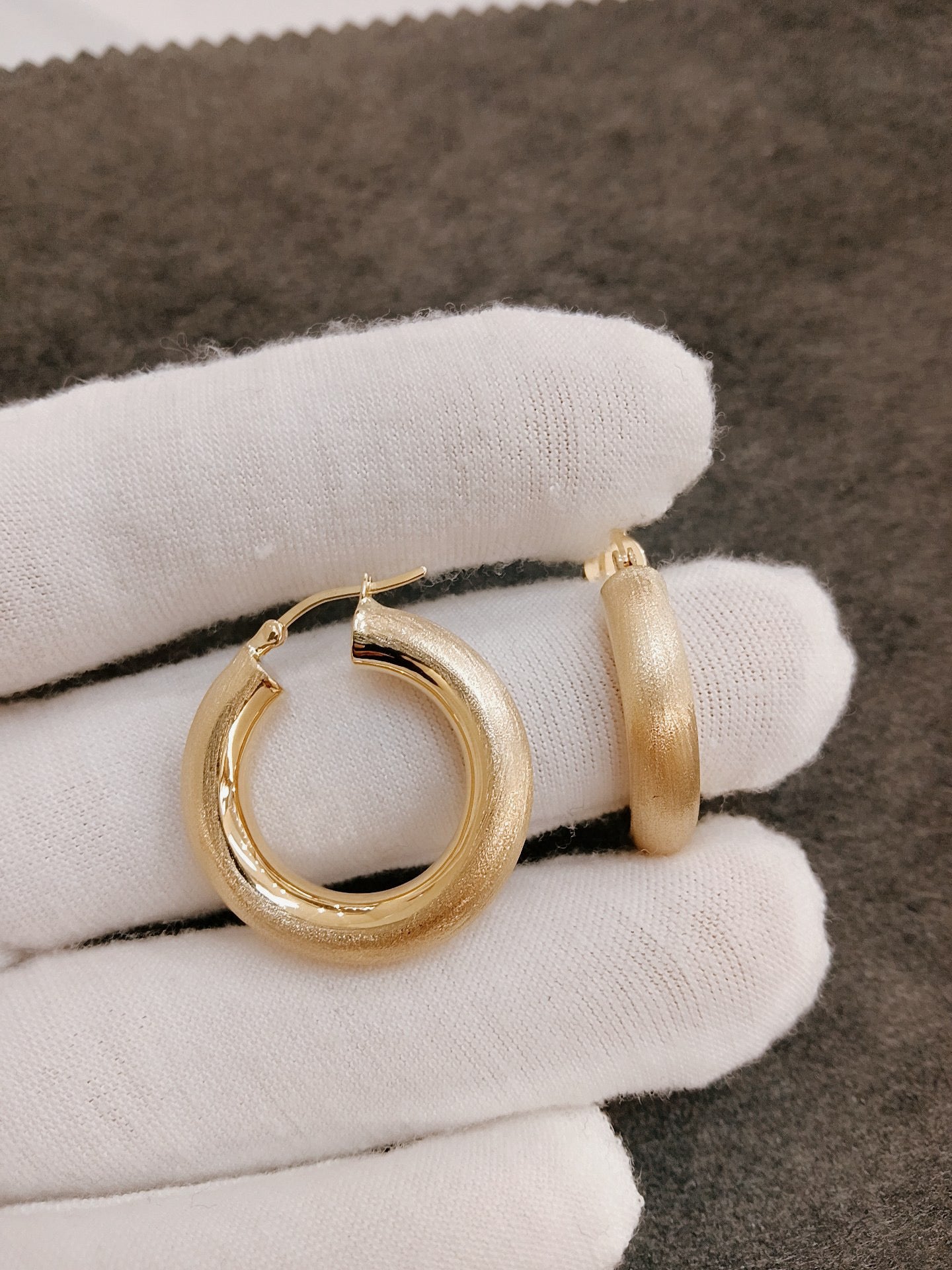 Vintage 18K Solid Gold Round Circle Hoop Earrings