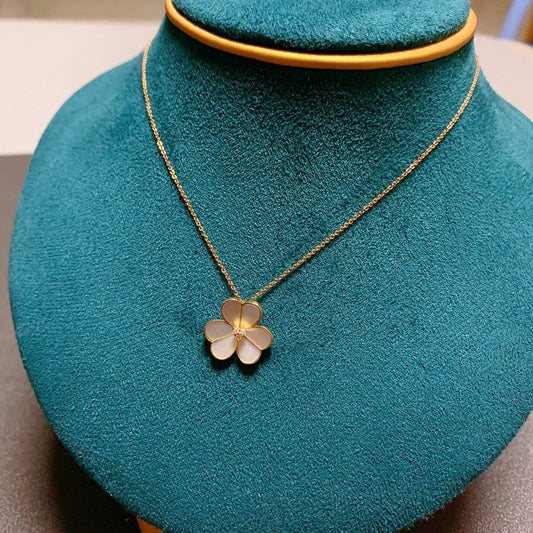 Vintage 18K Solid Gold Three Leaf Flower Necklace