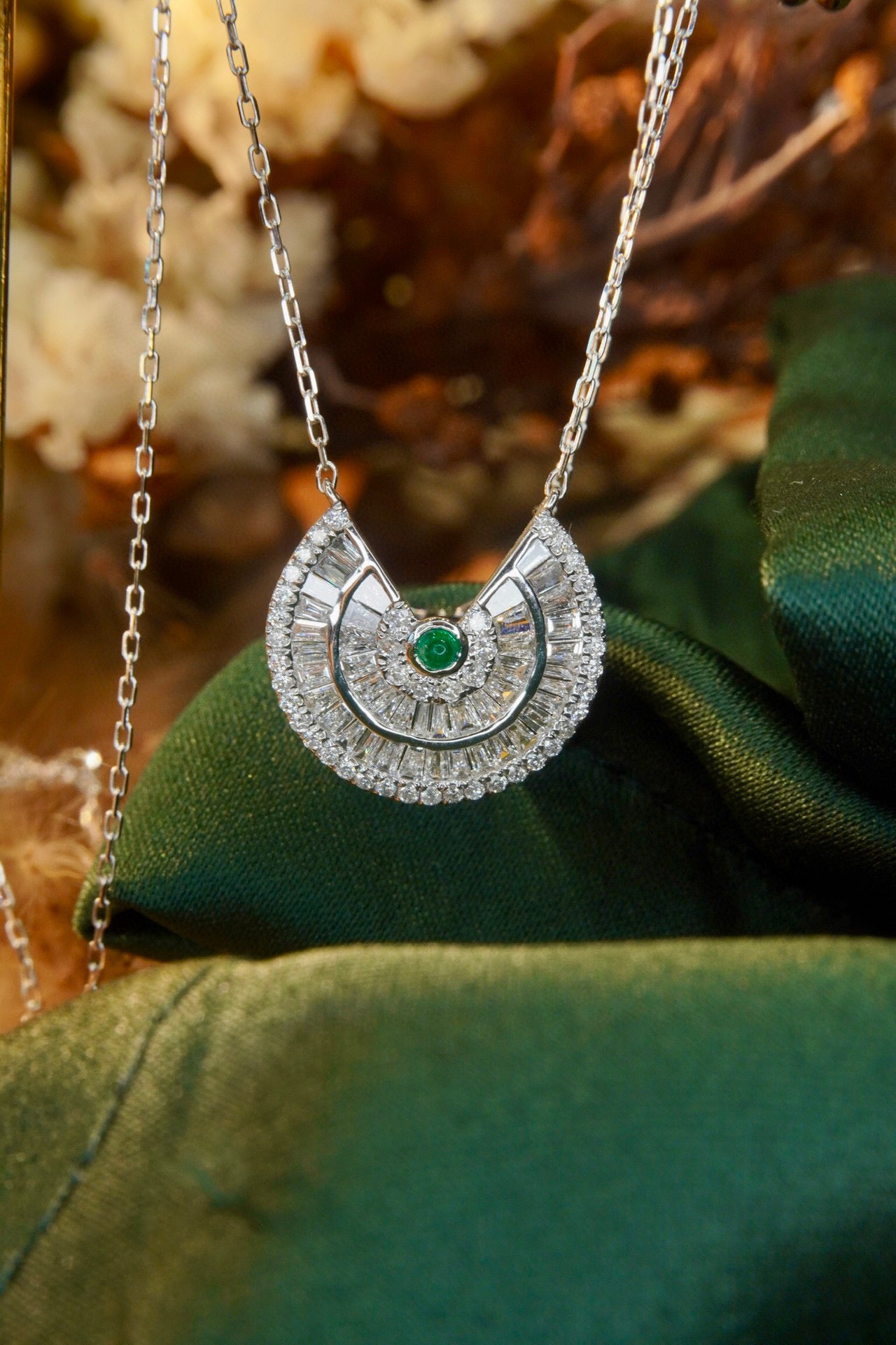 Vintage 18K Solid Gold Full Diamond With Natural Emerald Pendant Necklace