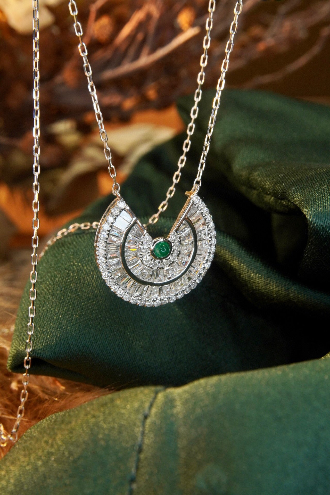 Vintage 18K Solid Gold Full Diamond With Natural Emerald Pendant Necklace