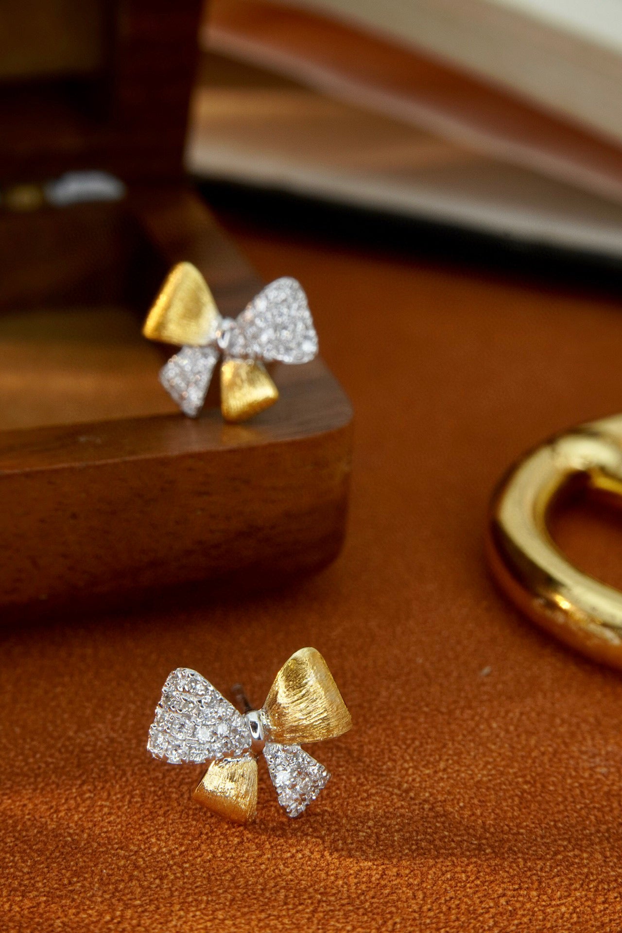 Sweet 18K Solid Gold Diamond Bow Stud Earrings