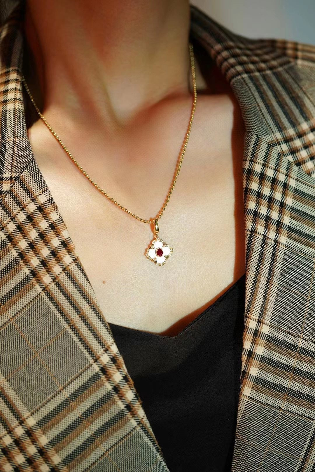 Vintage 18K Solid Gold Genuine Ruby Diamond Pendant/Genuine Ruby diamond clover pendant/Real Ruby pendant/Wedding ,engagement /Gift for her