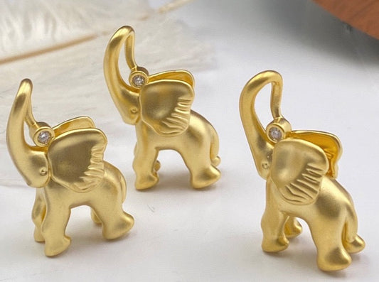 18K solid Gold Elephant Diamond Pendant/puffy solid gold Elephant Pendant/Elegant pendant/gift for her