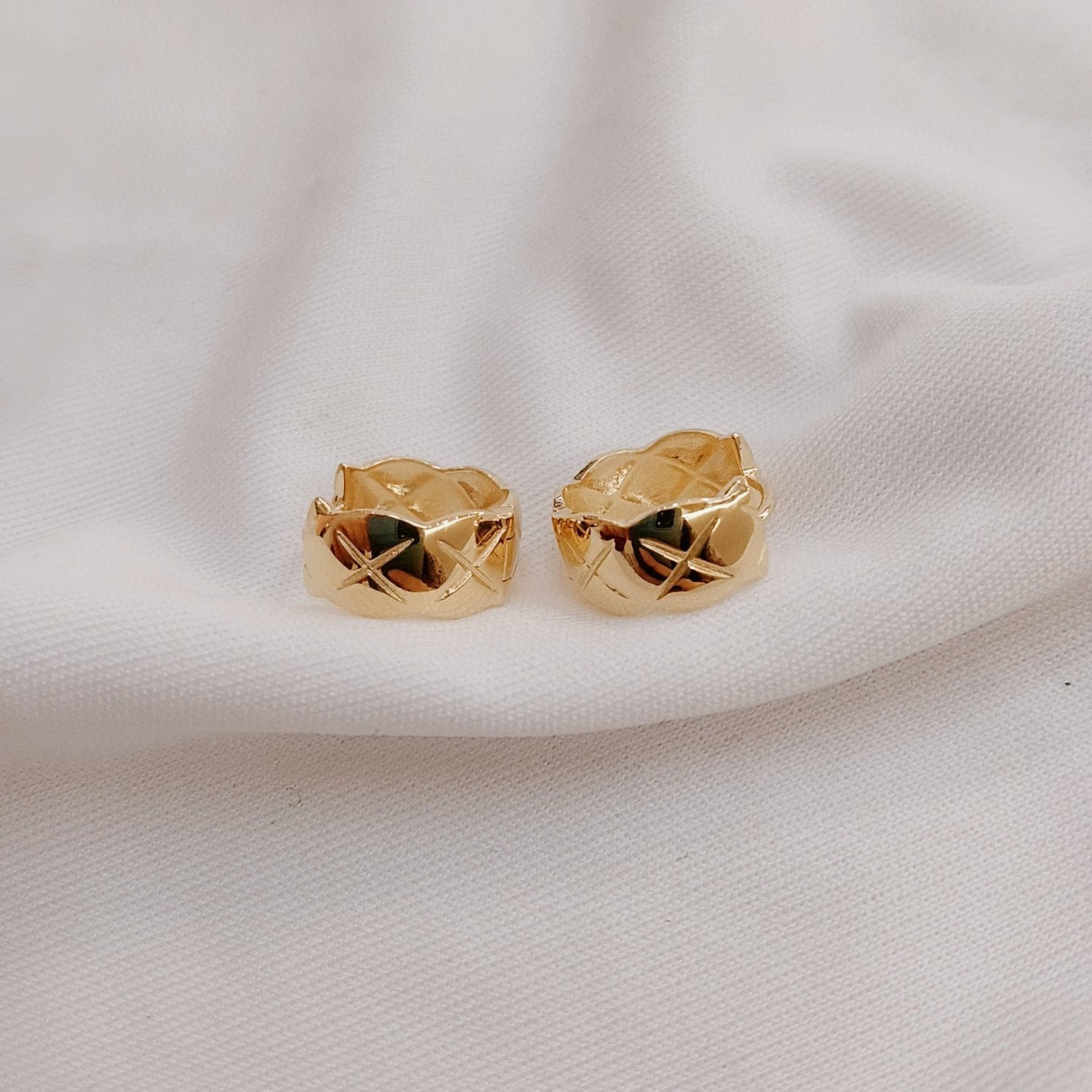 Minimalist 18K solid gold Hoop earrings/Genuine classic 18K gold hoop earrings/gift for her/K gold checker earrings/ birthday gift