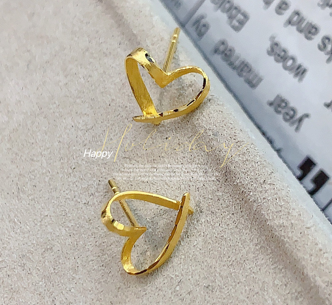 Minimalist 18K solid gold Heart Stud earrings/Genuine classic 18K gold earrings/gift for her/K gold heart earrings/ birthday gift