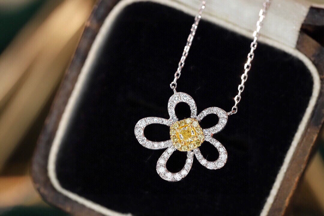 Vintage Flower Diamond necklace, 18K Solid Gold Diamond Flower necklace, gift for her