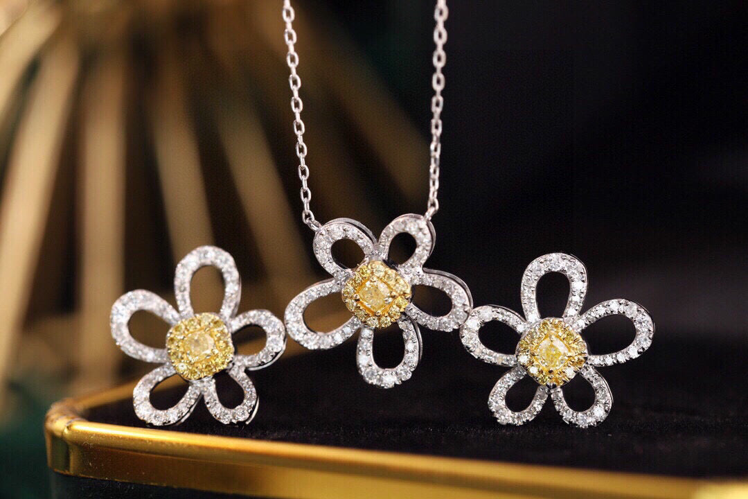 Vintage Flower Diamond necklace, 18K Solid Gold Diamond Flower necklace, gift for her